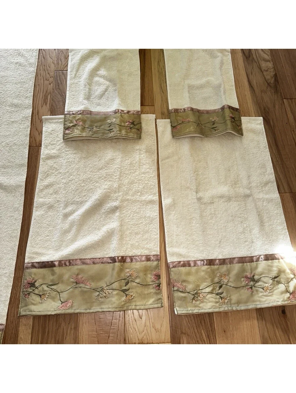 NOS Whole Home Bath Towel Set Floral Embroidered 5-piece Ivory Green Cotton